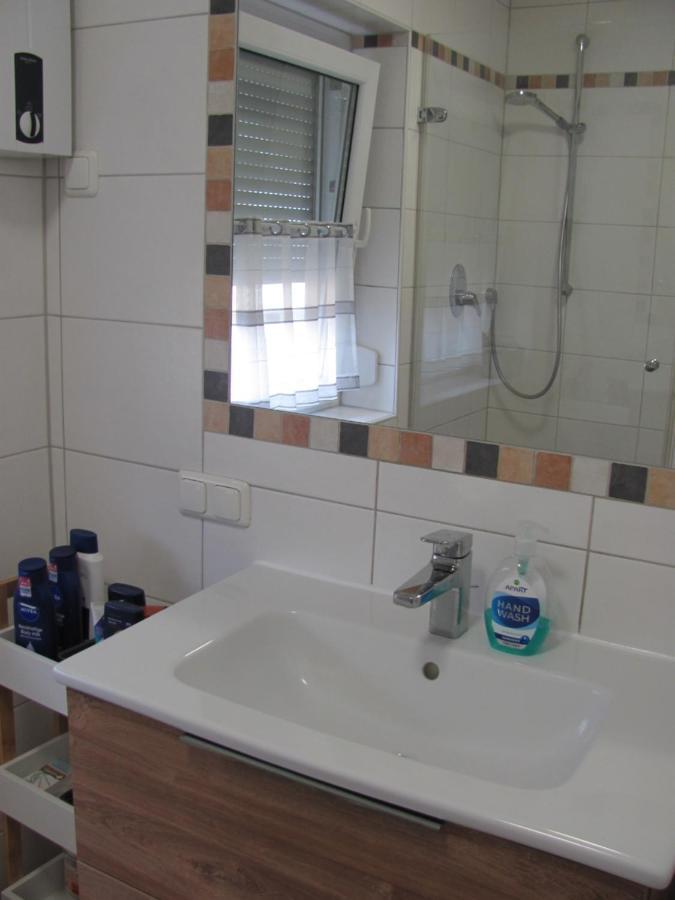Trunkelsberg #1Gemuetliches Ruhiges Sonniges Balkonzimmer Mit Gemeinschaftsbad W-Lan Airport Nah Late Night Check In Haus Nr 9,5 מראה חיצוני תמונה